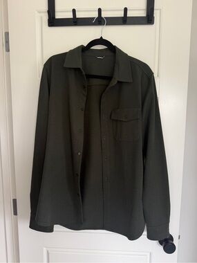 NWOT Kit and Ace Olive Shirt Jacket - Dark Olive Green